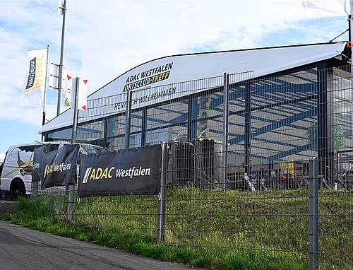 Ein Ortsclub-Zelt des ADAC Westfalen am Nürburgring