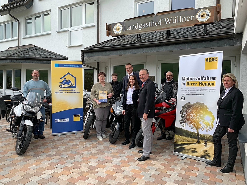 ADAC Westfalen zertifiziert motorradfreundlichen Landgasthof Wüllner in Winterberg.